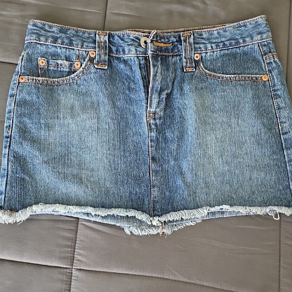 Levi's Classic Blue Denim Mini Skirt with Frayed Hem